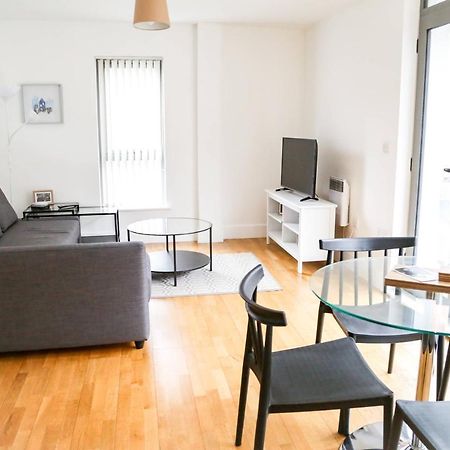 Serviced Apartment In Liverpool City Centre - Free Parking - Balcony - By Happy Days Екстериор снимка