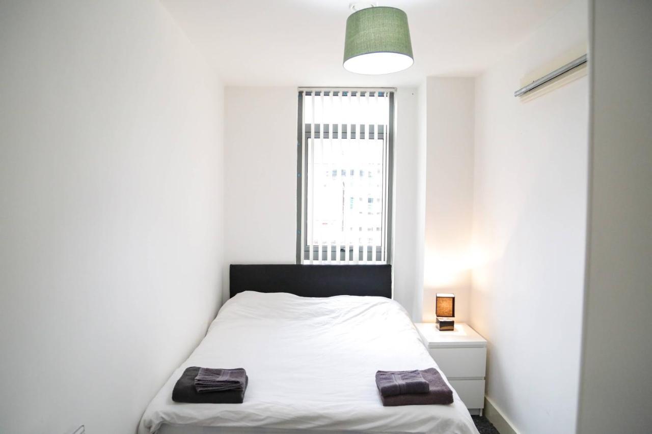Serviced Apartment In Liverpool City Centre - Free Parking - Balcony - By Happy Days Екстериор снимка