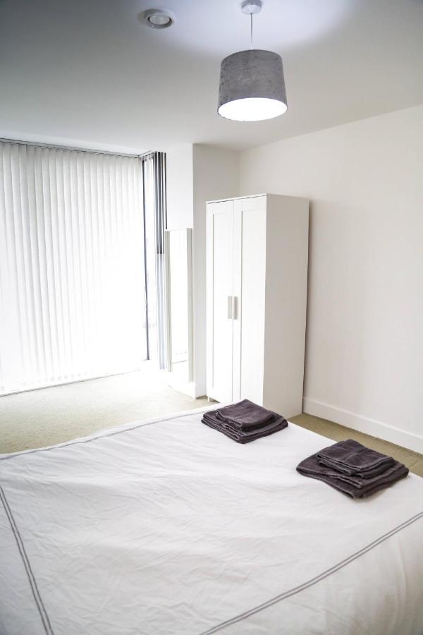 Serviced Apartment In Liverpool City Centre - Free Parking - Balcony - By Happy Days Екстериор снимка