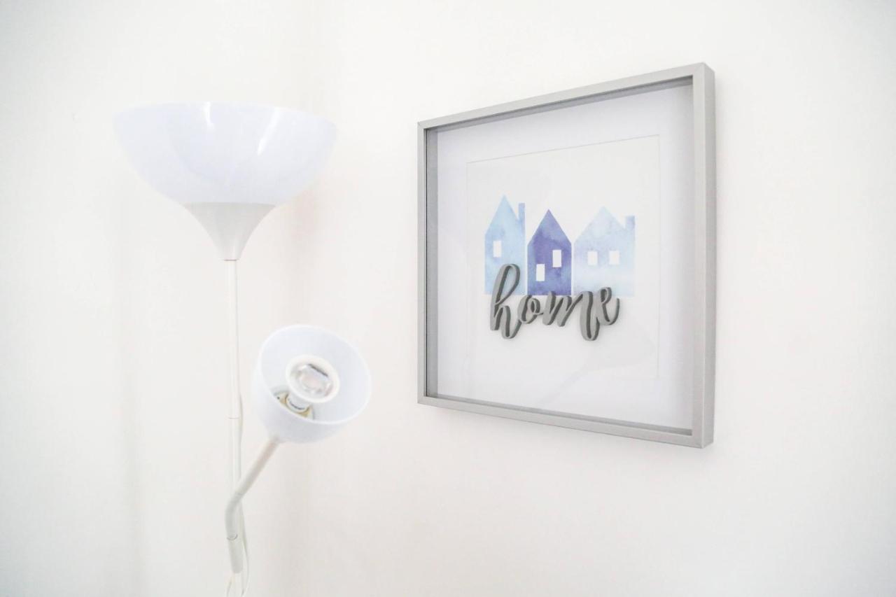 Serviced Apartment In Liverpool City Centre - Free Parking - Balcony - By Happy Days Екстериор снимка